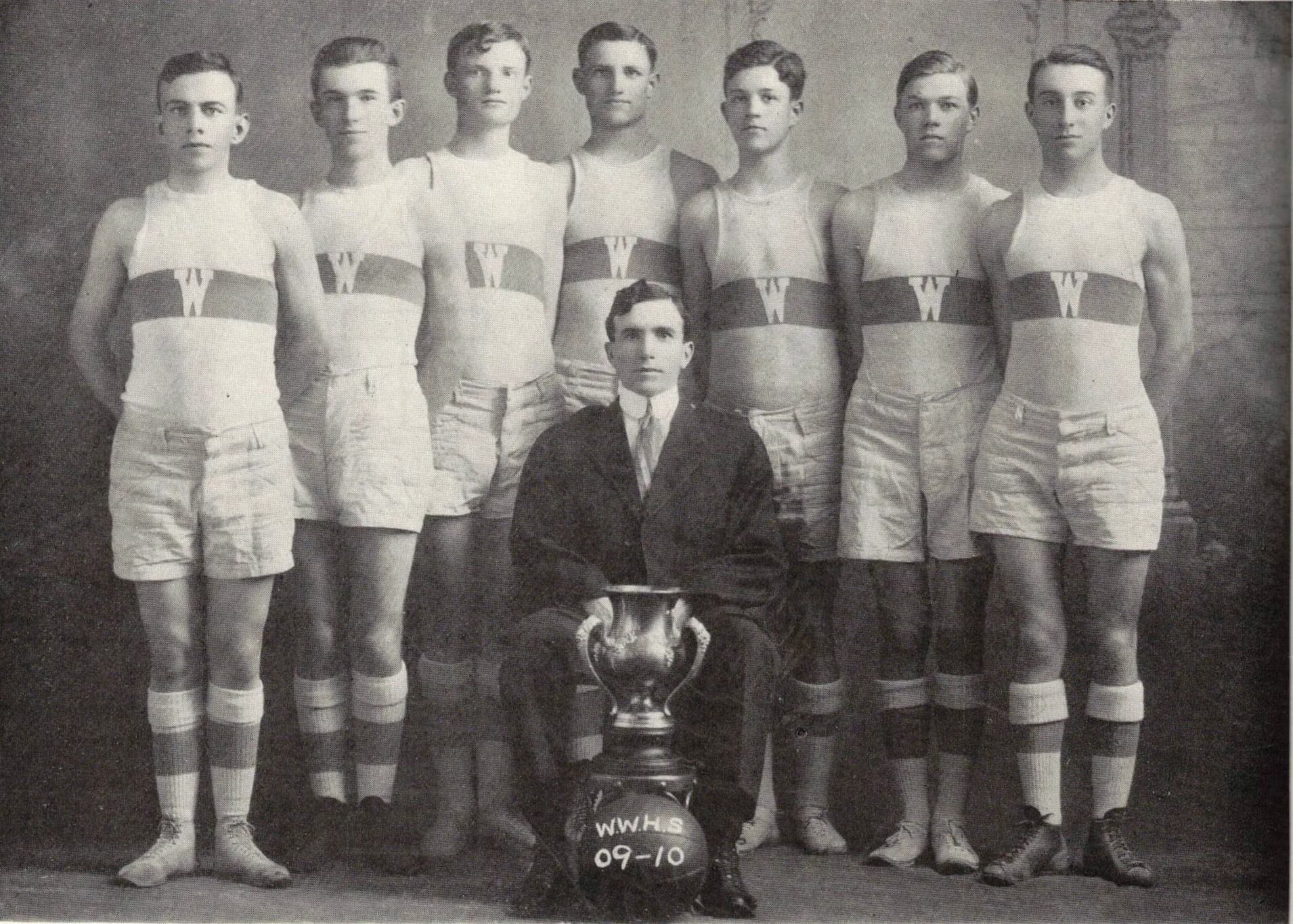 Boys Varsity Basketball team photograph