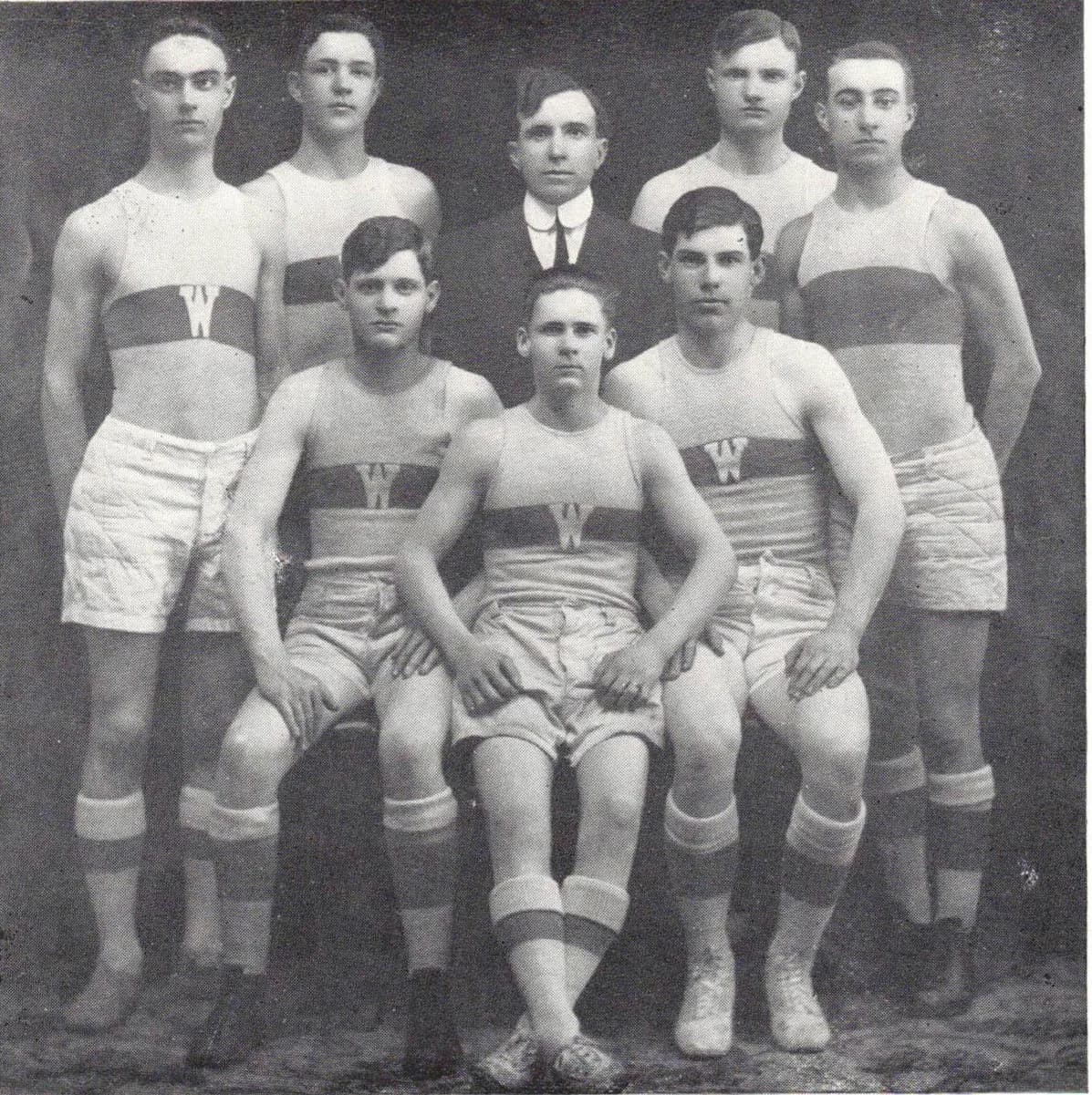 Boys Varsity Basketball team photograph