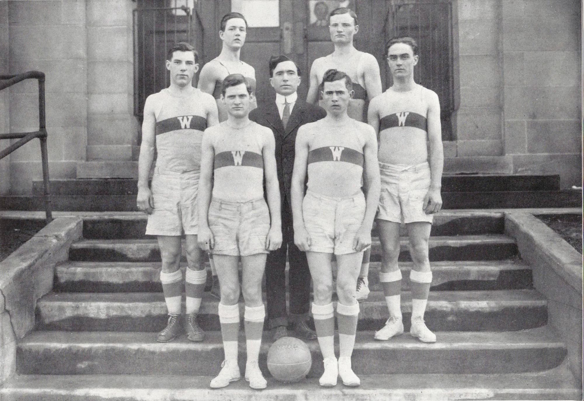 Boys Varsity Basketball team photograph