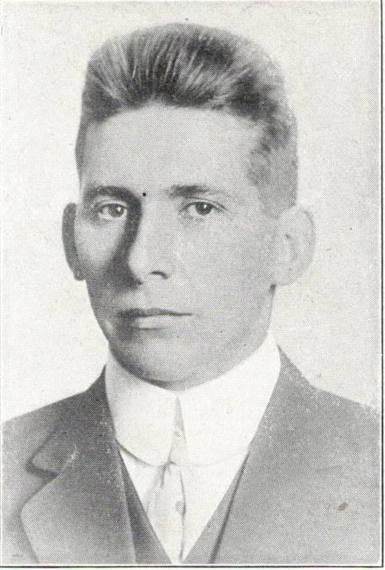 1918 yearbook portrait of John R. Barnes