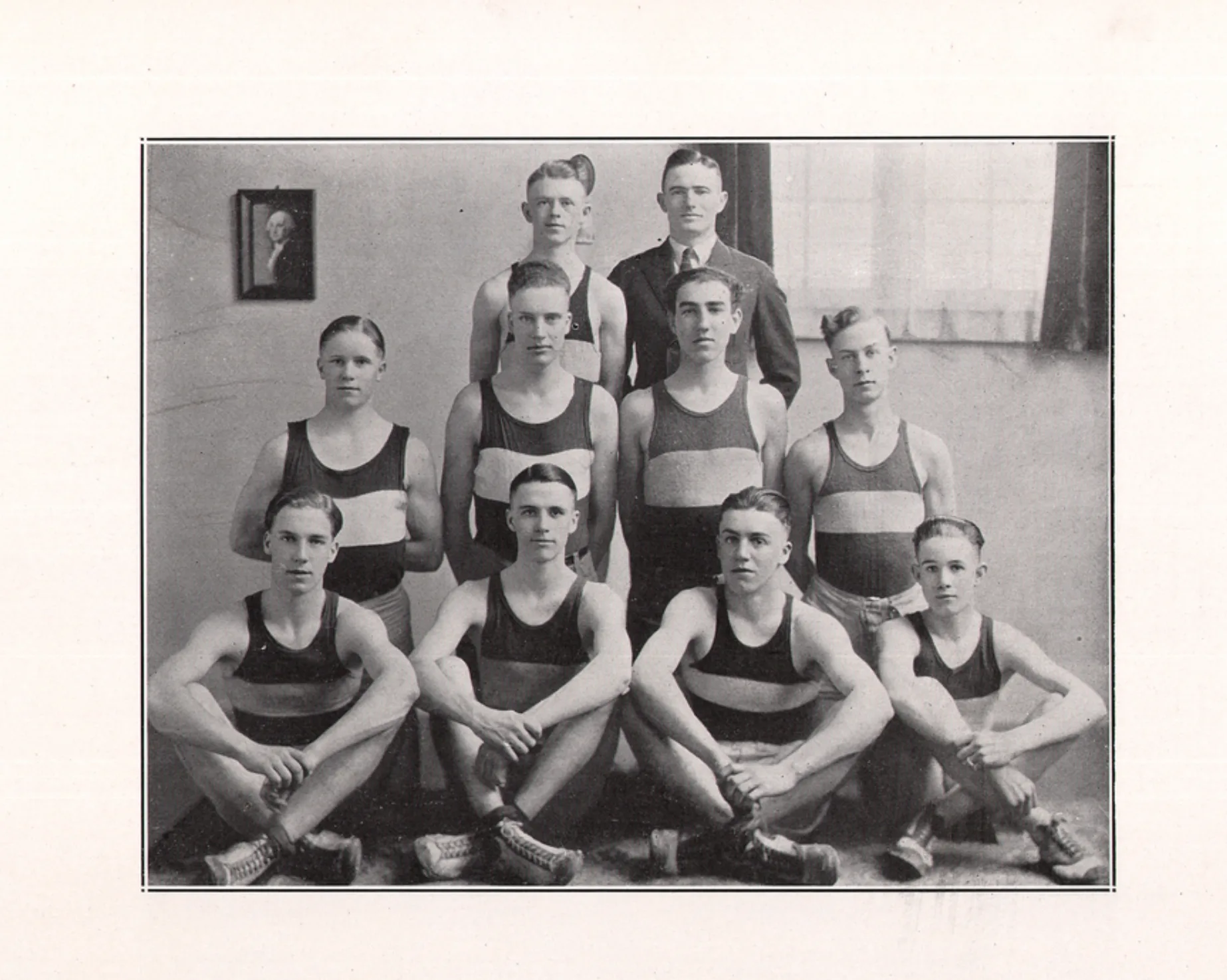 Boys Varsity Basketball team photograph