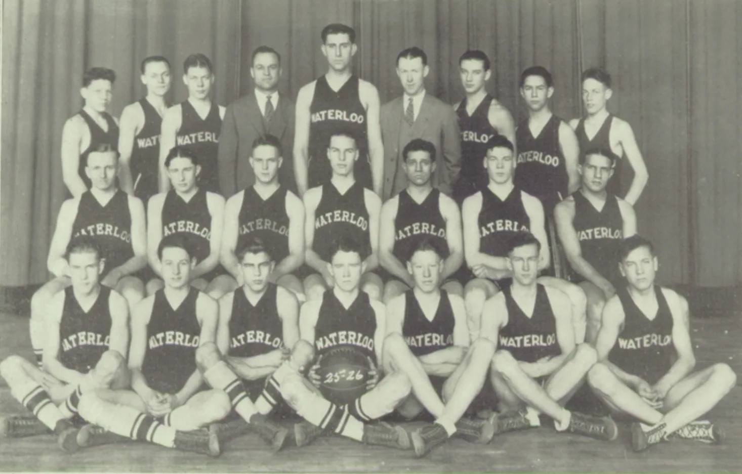 Boys Varsity Basketball team photograph