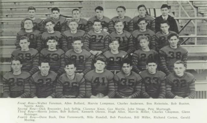 Boys Varsity Football team photograph