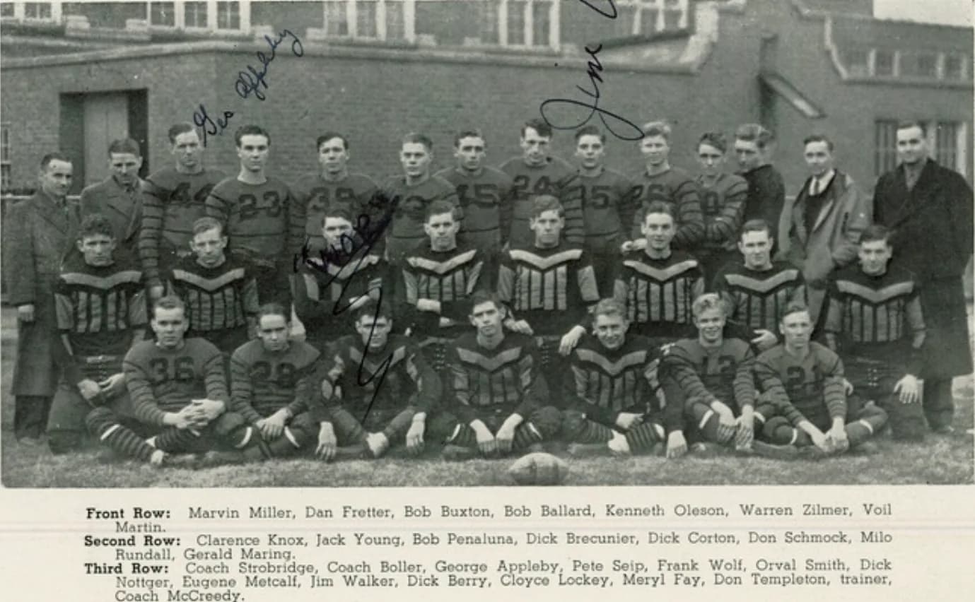 Boys Varsity Football team photograph